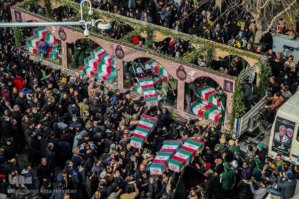 تشییع آلاله‌های گمنام در معراج الشهدای تهران