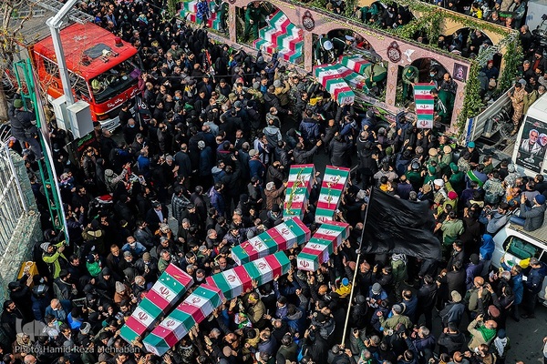 تشییع آلاله‌های گمنام در معراج الشهدای تهران