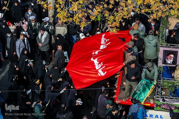 تشییع آلاله‌های گمنام در معراج الشهدای تهران