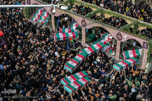 تشییع آلاله‌های گمنام در معراج الشهدای تهران