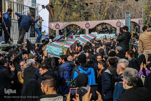 تشییع آلاله‌های گمنام در معراج الشهدای تهران