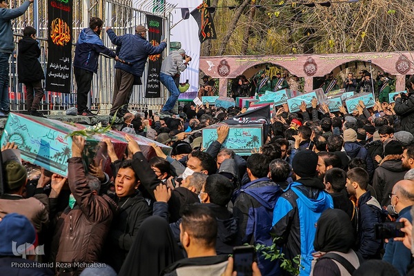 تشییع آلاله‌های گمنام در معراج الشهدای تهران