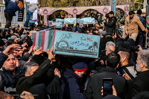 تشییع آلاله‌های گمنام در معراج الشهدای تهران