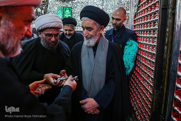 غبار‌روبی مضجع مطهر حضرت عبدالعظیم حسنی(ع)