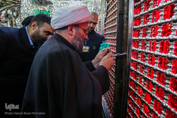 غبار‌روبی مضجع مطهر حضرت عبدالعظیم حسنی(ع)