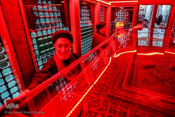 غبار‌روبی مضجع مطهر حضرت عبدالعظیم حسنی(ع)