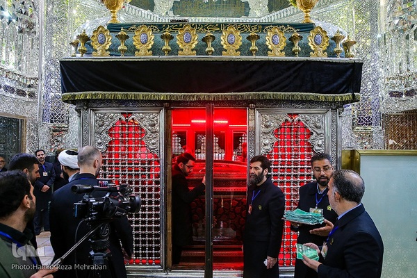 غبار‌روبی مضجع مطهر حضرت عبدالعظیم حسنی(ع)