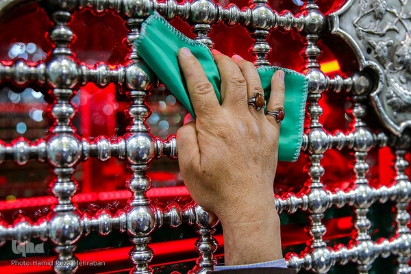 غبار‌روبی مضجع مطهر حضرت عبدالعظیم حسنی(ع)