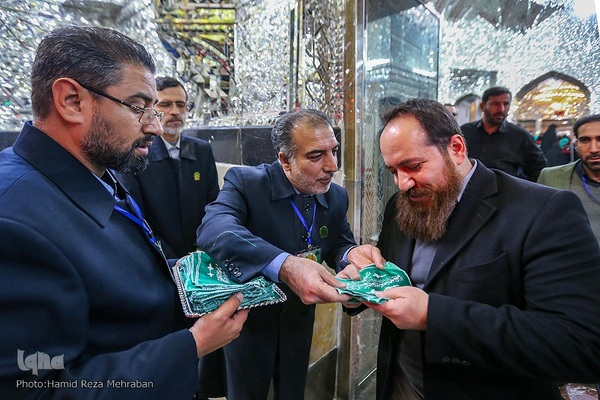 غبار‌روبی مضجع مطهر حضرت عبدالعظیم حسنی(ع)