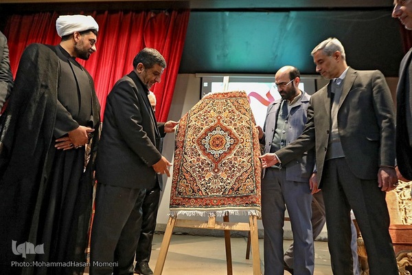 رونمایی از قالیچه اصیل ملایر با حضور وزير میراث فرهنگی، گردشگری و صنایع دستی‎‎