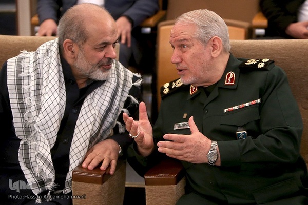  سرلشکر سید یحیی صفوی، دستیار ویژه فرمانده معظم کل قوا و احمد وحیدی، وزیر کشور