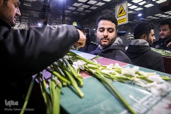 آیین وداع با پیکر شهید دفاع مقدس در بیمارستان نجمیه