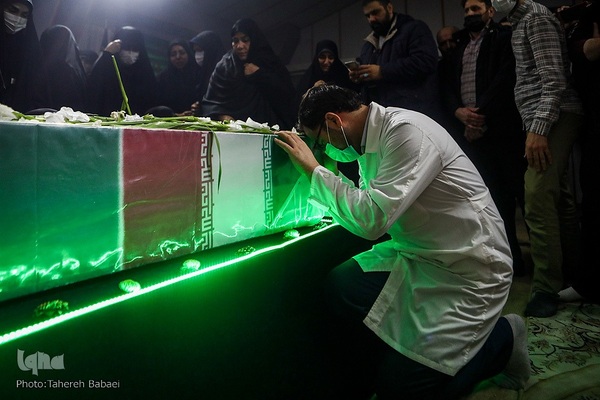 آیین وداع با پیکر شهید دفاع مقدس در بیمارستان نجمیه
