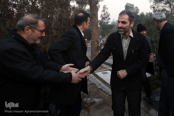 ادای احترام جهادگران به مقام دکتر کاظمی آشتیانی