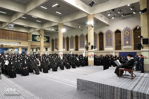 دیدار جمعی از بانوان فرهیخته کشور با رهبر انقلاب اسلامی
