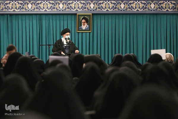 دیدار جمعی از بانوان فرهیخته کشور با رهبر انقلاب اسلامی