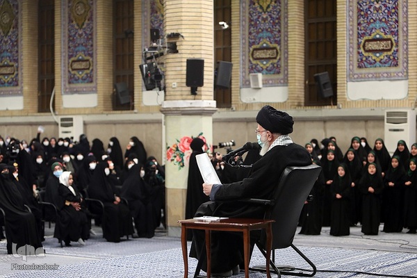 دیدار جمعی از بانوان فرهیخته کشور با رهبر انقلاب اسلامی