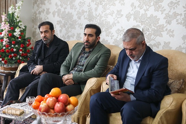 دیدار نمایندگان جامعه قرآنی با خانواده شهید حسین امیدواری