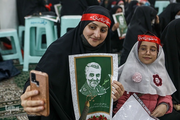 تجمع چند هزار نفری فرهنگیان در حرم عبدالعظیم