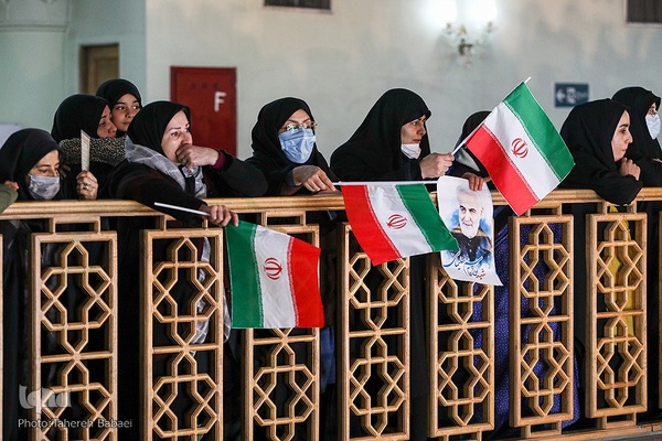 تجمع چند هزار نفری فرهنگیان در حرم عبدالعظیم