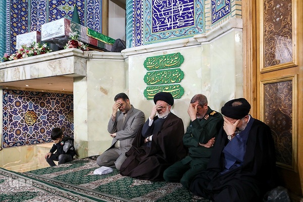 تجمع چند هزار نفری فرهنگیان در حرم عبدالعظیم