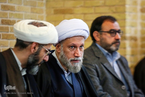 تجمع طلاب حوزه علمیه شیراز در محکومیت اهانت به ساحت مقدس پیامبر اعظم