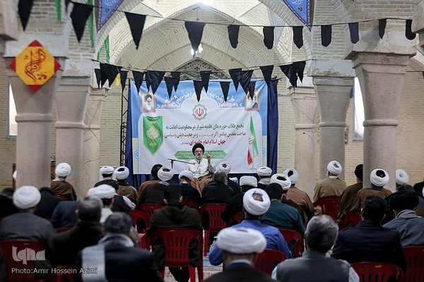 تجمع طلاب حوزه علمیه شیراز در محکومیت اهانت به ساحت مقدس پیامبر اعظم