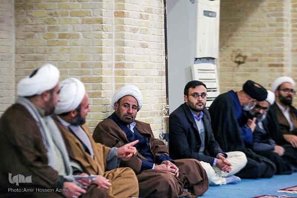 تجمع طلاب حوزه علمیه شیراز در محکومیت اهانت به ساحت مقدس پیامبر اعظم