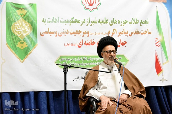 تجمع طلاب حوزه علمیه شیراز در محکومیت اهانت به ساحت مقدس پیامبر اعظم