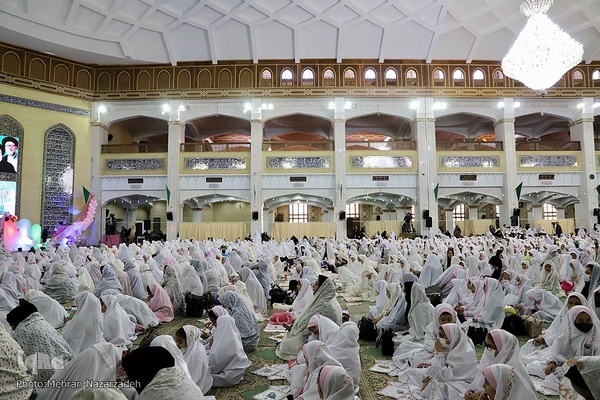 جشن شکوفایی (تکلیف) دانش آموزان دختر تبریز