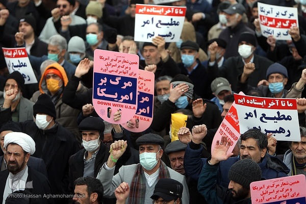 راهپیمایی نمازگزاران تهرانی در محکومیت اهانت نشریه فرانسوی به ساحت شریف مرجعیت