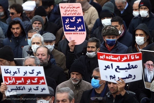 راهپیمایی نمازگزاران تهرانی در محکومیت اهانت نشریه فرانسوی به ساحت شریف مرجعیت