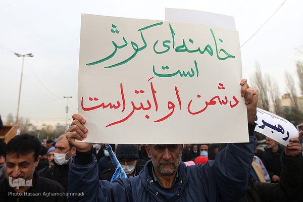 راهپیمایی نمازگزاران تهرانی در محکومیت اهانت نشریه فرانسوی به ساحت شریف مرجعیت