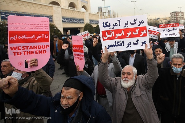 راهپیمایی نمازگزاران تهرانی در محکومیت اهانت نشریه فرانسوی به ساحت شریف مرجعیت