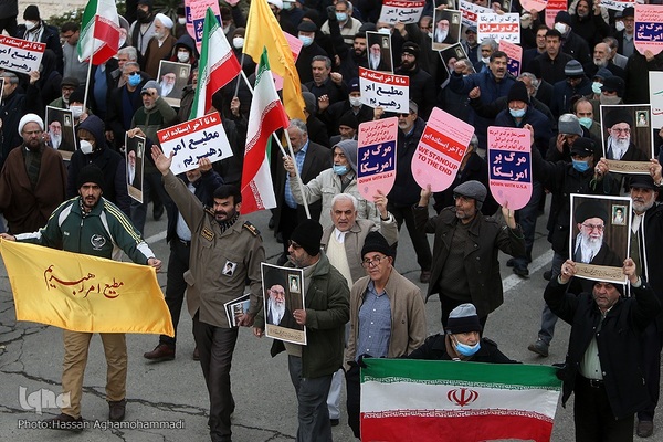 راهپیمایی نمازگزاران تهرانی در محکومیت اهانت نشریه فرانسوی به ساحت شریف مرجعیت