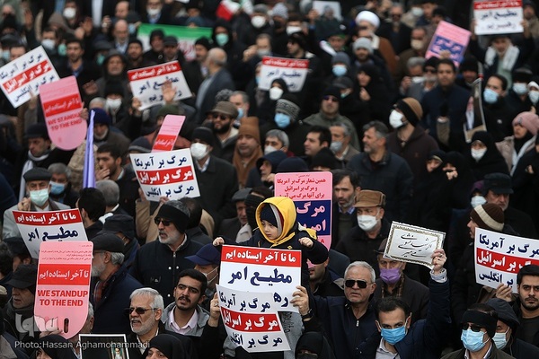 راهپیمایی نمازگزاران تهرانی در محکومیت اهانت نشریه فرانسوی به ساحت شریف مرجعیت