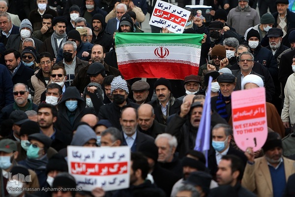 راهپیمایی نمازگزاران تهرانی در محکومیت اهانت نشریه فرانسوی به ساحت شریف مرجعیت