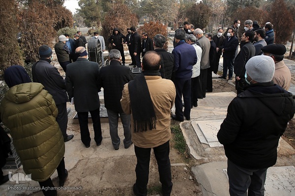 حضور جمعی از اعضای جهاد دانشگاهی بر مزار دانشمند جهادگر، دکتر کاظمی آشتیانی