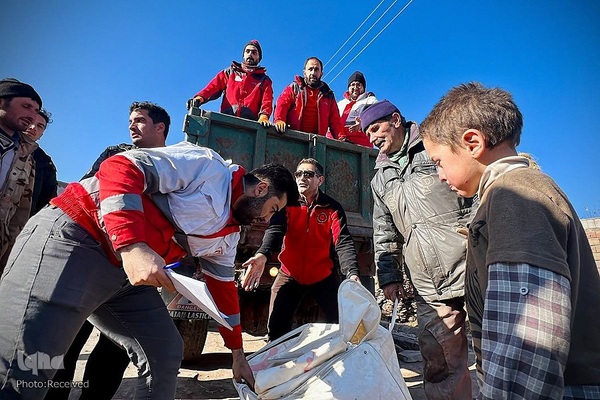 امدادرسانی جمعیت هلال‌احمر در مناطق زلزله‌زده خوی‎‎