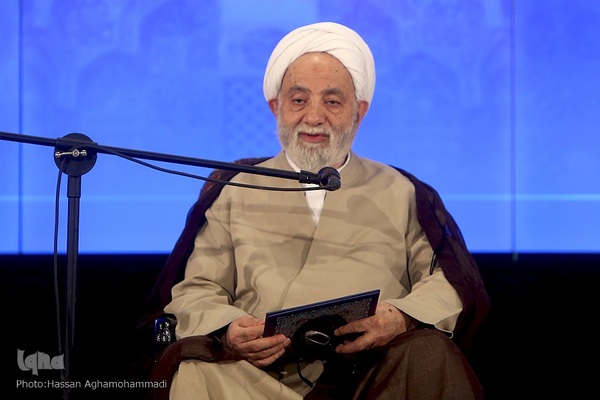 حجت‌الاسلام والمسلمین محسن قرائتی، رئیس ستاد اقامه نماز  سراسری نماز