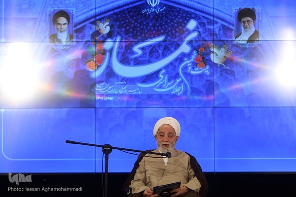 حجت‌الاسلام والمسلمین محسن قرائتی، رئیس ستاد اقامه نماز 