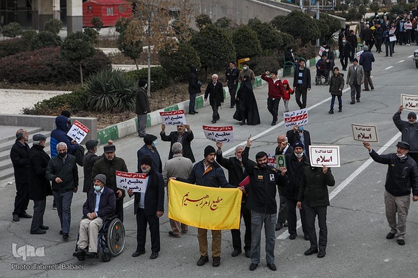 نمازگزاران در سراسر کشور اهانت به قرآن را محکوم کردند