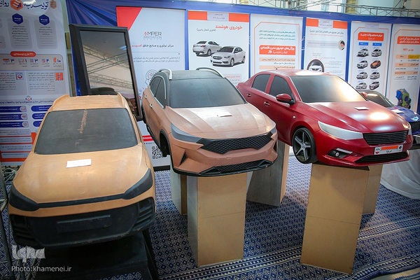 بازدیدرهبر انقلاب از نمایشگاه توانمندی‌های صنعتی