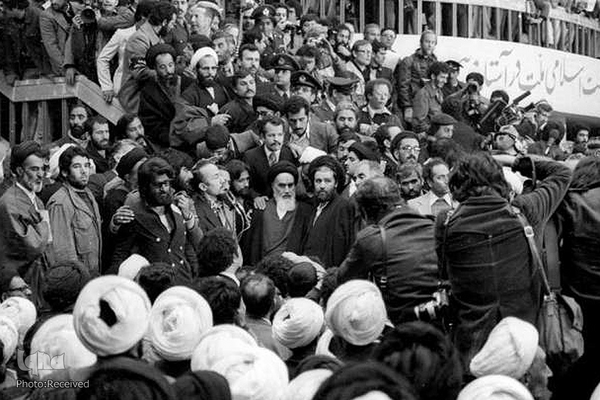 تصاویر بازگشت امام خمینی به ایران