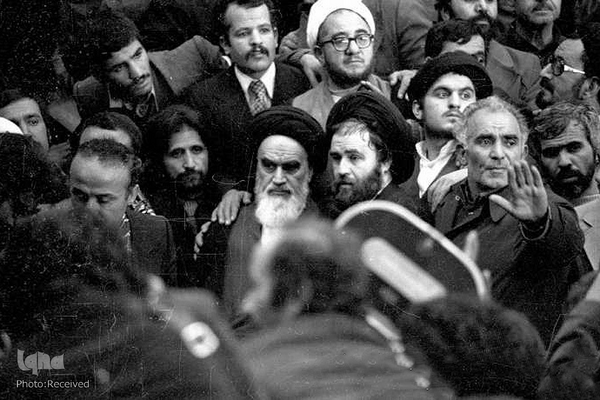 تصاویر بازگشت امام خمینی به ایران