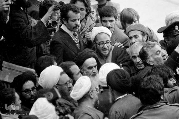 تصاویر بازگشت امام خمینی به ایران