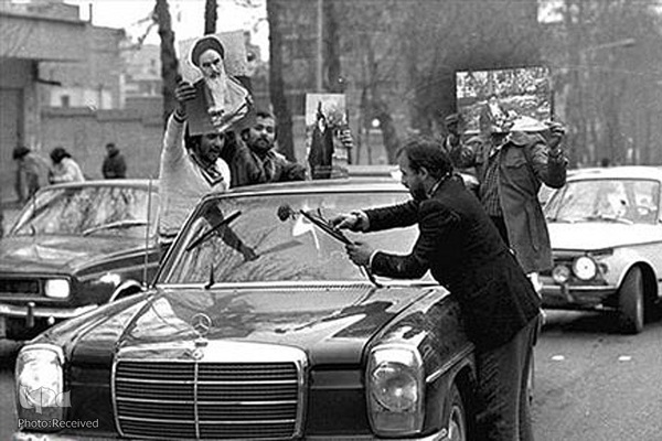 تصاویر بازگشت امام خمینی به ایران