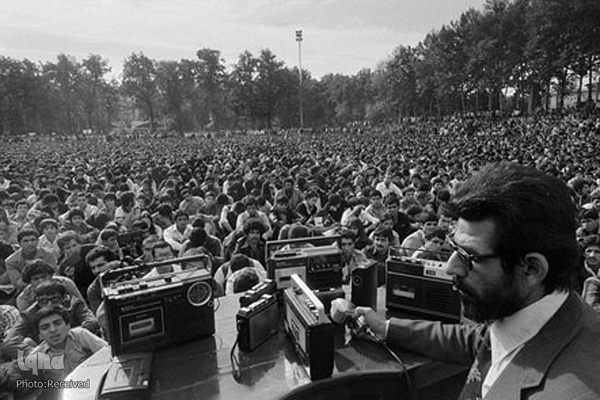 تصاویر بازگشت امام خمینی به ایران