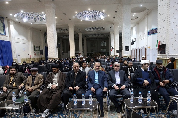 اولین محفل انس با قرآن پنجمین کاروان قرآنی انقلاب در آستان مقذس شیخ صدوق (ره) شهر ری