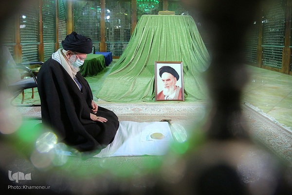 حضور رهبر فرزانه انقلاب در مرقد مطهر امام راحل و گلزار شهدای بهشت زهرا